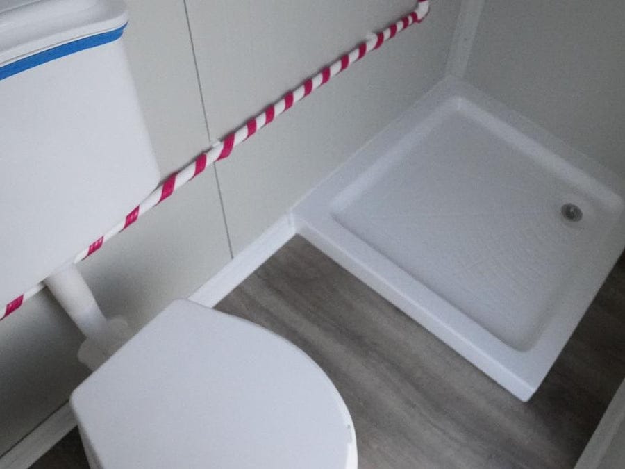 Conteneur Sanitaire WC et Douche (120 x 220 cm) — Neuf